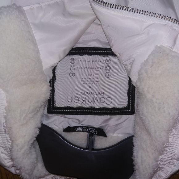 Calvin Klein Performance Vest - Picture 3 of 3